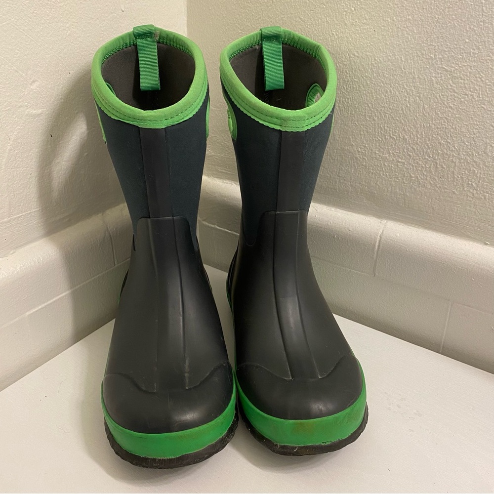 BOGS - Kid's Winter Boots - Size 4 - Color Black & Green